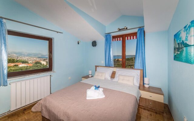 Nice Home in Kastel Novi With Wifi and 5 Bedrooms