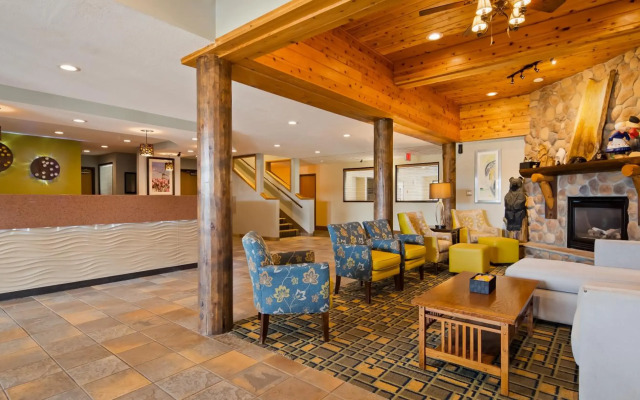 White Pines Inn & Suites