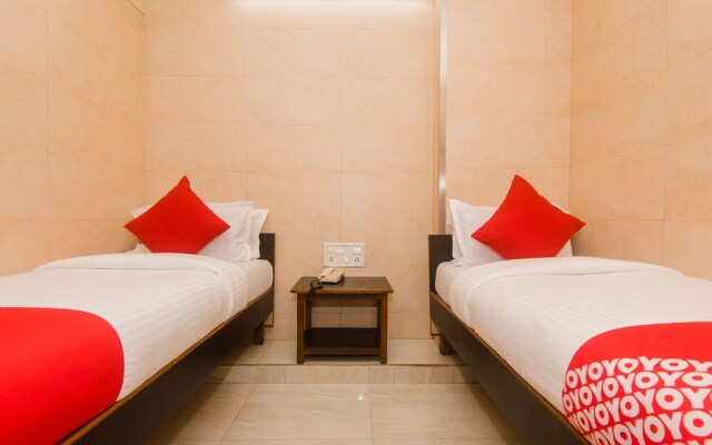 OYO 19590 Hotel Kamal