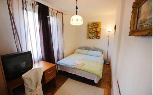 Apartments and Rooms Anika