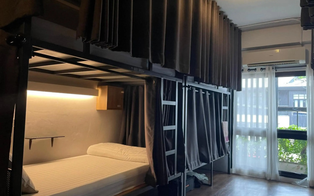 Hobnob Hostel - Adults Only