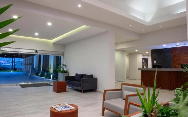 Krystal Urban Monterrey San Jerónimo