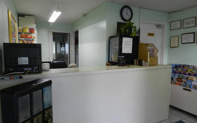 Maple Leaf Inn & Suites