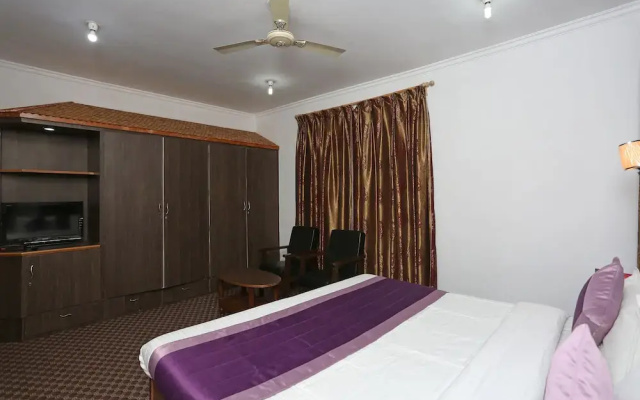 OYO 4487 Hotel Al Azra