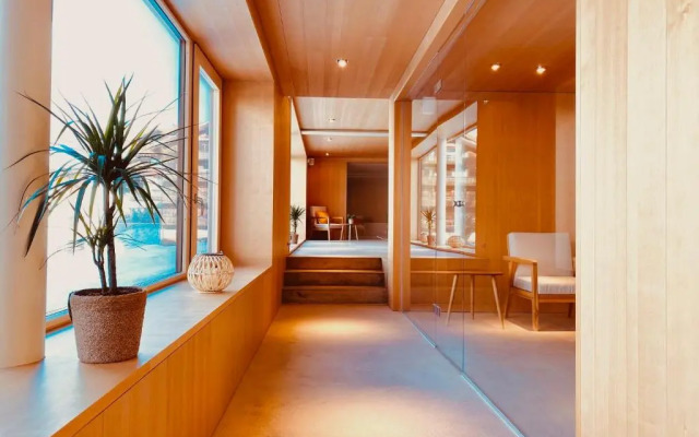 Julen Wendelin, Hotel Touring