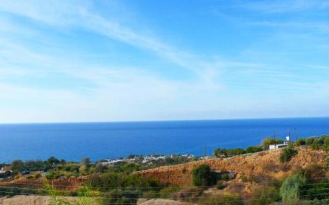 Happy Trails Pomos Panoramic Villa