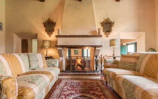 Villa Roncosi Beautiful 15-bed Villa With Jacuzzi-villa Roncosi