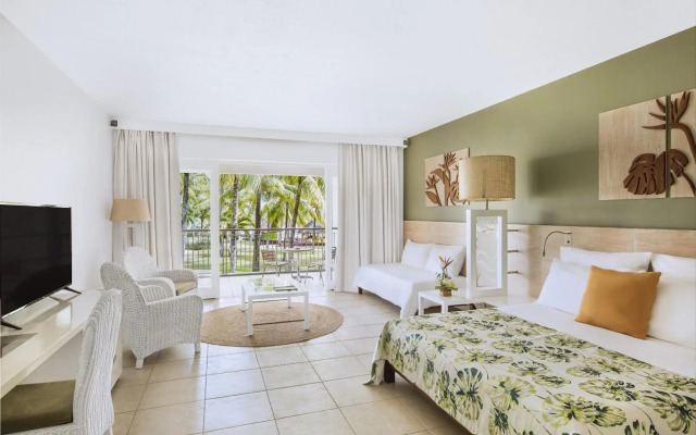 Victoria Beachcomber Resort & Spa