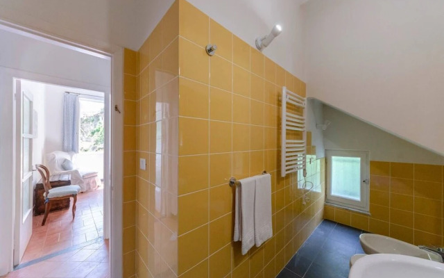 ALTIDO Pretty House in Vernazza Middle Apartment