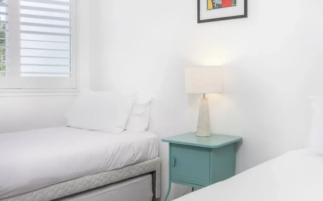 Stunning She Oak Lane 2 BR Apartment