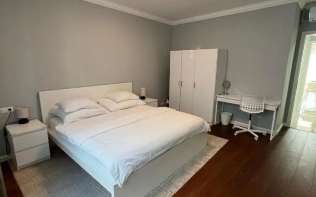 The Dante Prague Apartments - Family Apartments with FREE PARKING