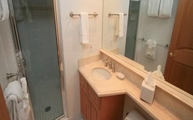 Northwoods Luxury Condo Close to Chairlift by RedAwning