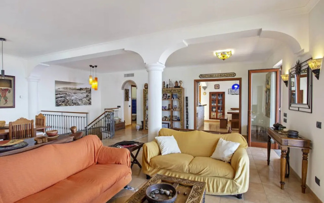 Luxury Villa with breathtaking Seaview, pool, BBQ