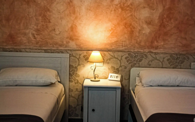 Salotto Piramide B&B Hotel