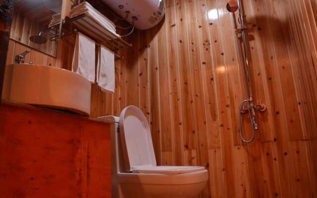 Shangri La Gold Year Youth Hostel