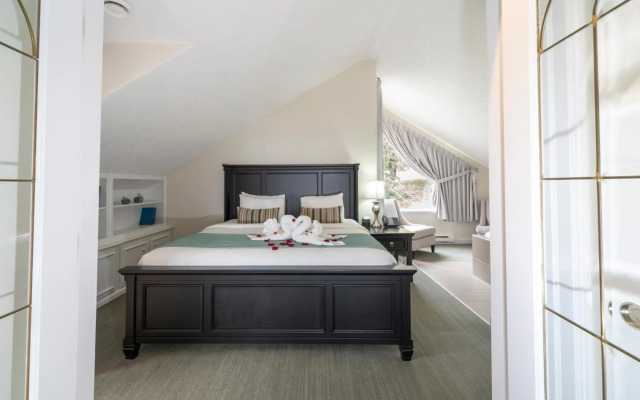 Villa Eyrie Resort