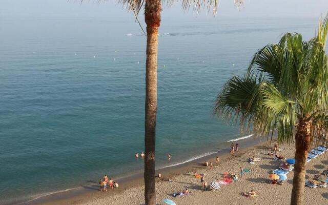 Sea front studio with spacious balcony Santa Clara