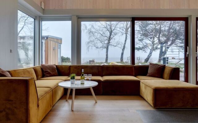 "Smeralda" - 10m from the sea in Sealand