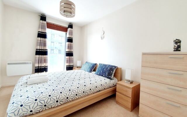 Airy 2 Bed 2 Bathroom With Balcony
