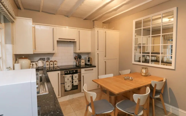 6 Hillside Terrace