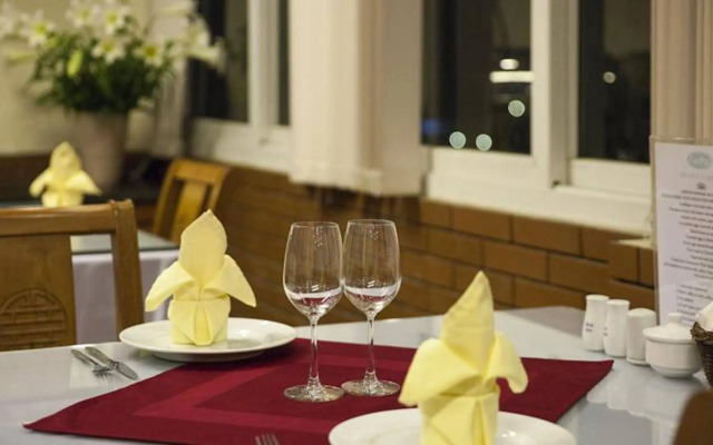 Lucky 3 Hotel & Travel