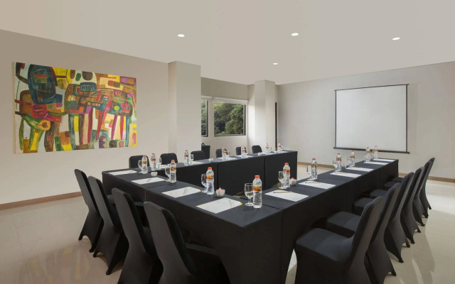 Yellow Star Ambarukmo Hotel