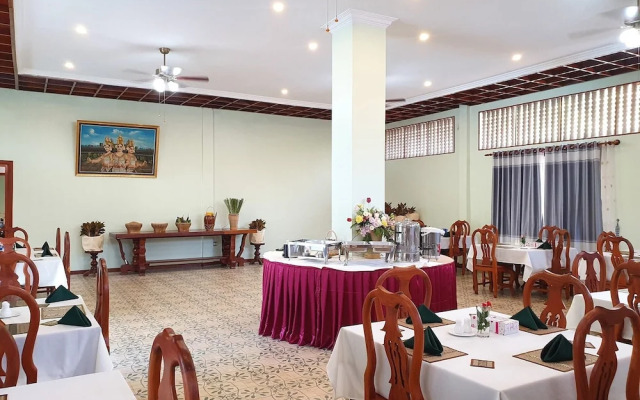 Sam Moon's Hotel Angkor Wooden House