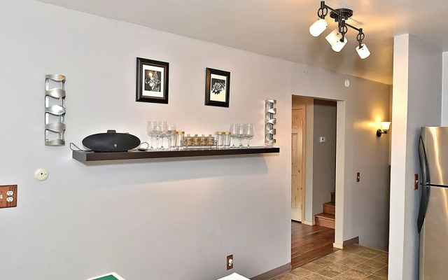 3BR 2BA Heavenly Chalet by RedAwning