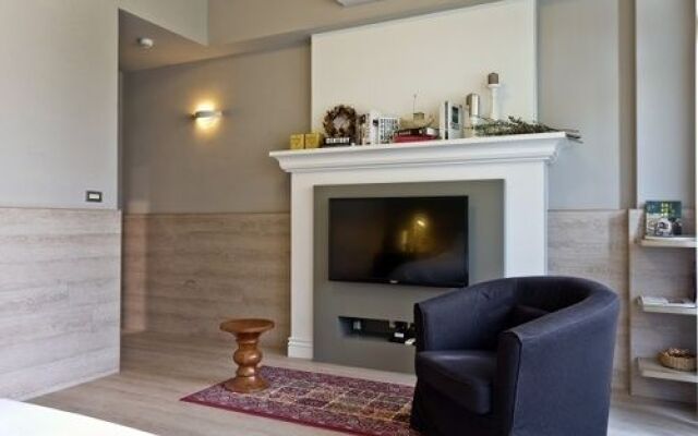 Kojima gallery / Island Apartment