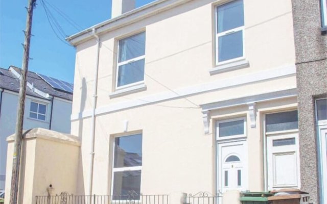 Spacious 4 Bedroom House in Plymouth City Centre