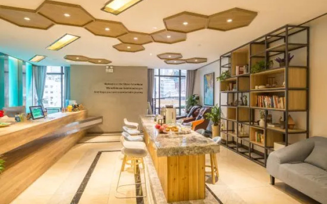 Cheezo High altitude river view Hotel ( Jiefangbei hongyadong store)