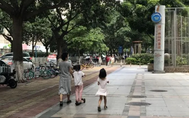 Yalkang Business Hotel (Guangzhou Zhujiang New Town Tancun Subway Station)