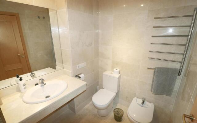 Salinas. Apartment for 4. Terrace/Parking/Pools/Gym/4mins beach