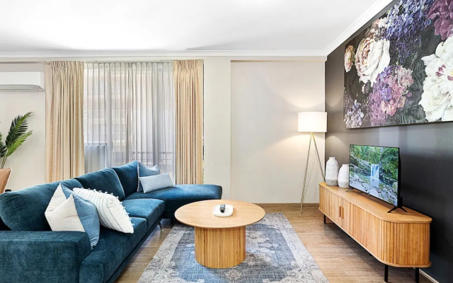 2bdr East Perth Getaway