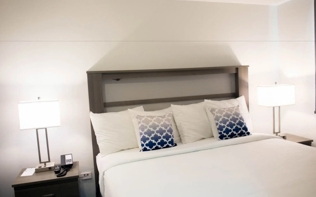 King's Hotel & Residences