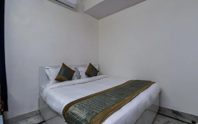 Golden Plaza By OYO Rooms