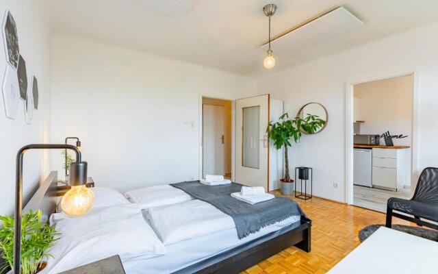 New with a View - Modern Studio