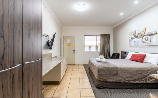 Midlander Motor Inn