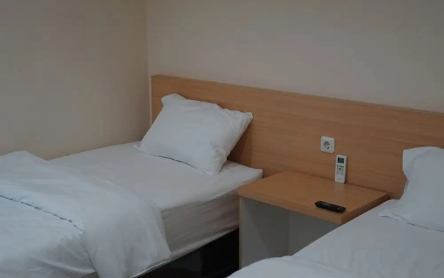OYO 899 Gold Line Guest House