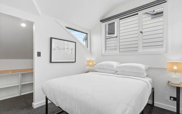 Charming 3-bed Cottage With a Courtyard – Guest Rooms – Sydney