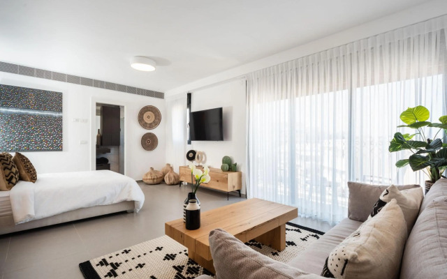 2 Bedroom Duplex with Amazing Sea View Terrace