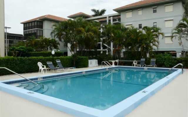 South end Condo With Pool/spa and Steps to Beach