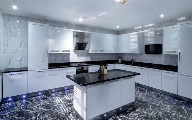 The Wells Carlton Hotel and Apartments