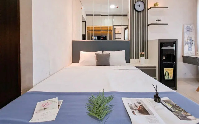 Modern Monochromatic Studio At Transpark Bintaro Apartment