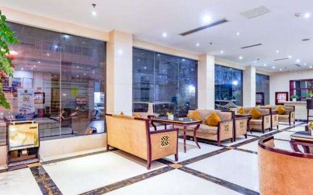 Manzhou International Hotel (Xishui Danxia World Branch)