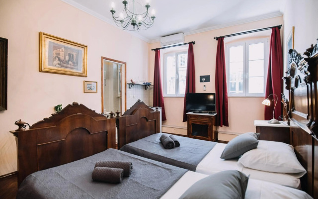 Casa Nobile in old town by AULA