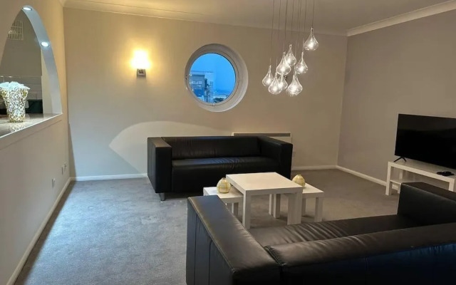 Beautiful 3-bed Apartment in Swansea