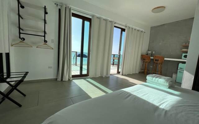 Corcega Beachfront Suites