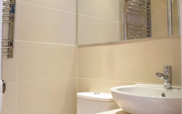 1 Bedroom Flat in Notting Hill With Mezzanine