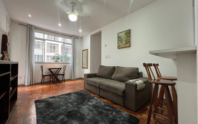 Spacious apartment on Copacabana beach